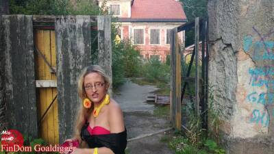 Blowing Balloons Near Old Manor In Big Eye Glasses - Sex Movies Featuring Findom Goaldigger on freefilmz.com