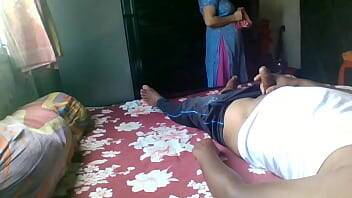 Flashing on real Indian maid with twist - India on freefilmz.com