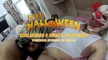 Marido Corno sendo humilhado pela esposa fantasiada de palhaço. Especial de Halloween. on freefilmz.com