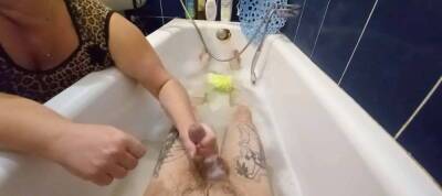 Stepmom washes me in the bathroom and jerks off my cock - Russia on freefilmz.com