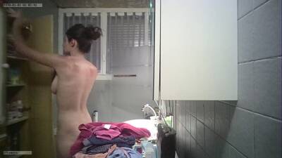 Bonssoirs voyeur shower on freefilmz.com