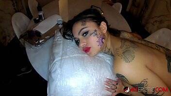 Genevieve Sinn fucked while getting her face tattooed on freefilmz.com