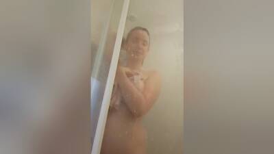 Hot Busty Wife In The Shower on freefilmz.com