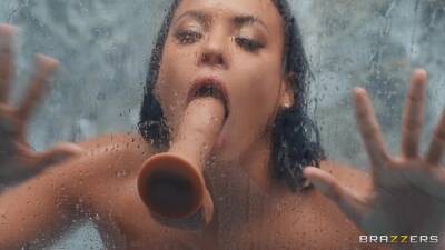 Mind blowing shower sex with a premium Latina mom on freefilmz.com