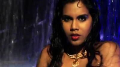 Indian Lady Strip Her Dress And Dance - India on freefilmz.com
