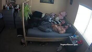 Voyeur couple wake up and fuck on freefilmz.com