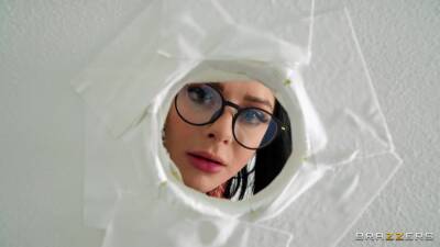 Tight woman tries gloryhole perversions on cam on freefilmz.com