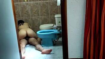 Latina en el baño del hotel de mexico - Mexico on freefilmz.com