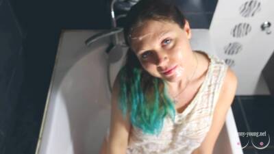 Cutie Girl Does Blowjob And Takes Golden Rain In The Bath on freefilmz.com