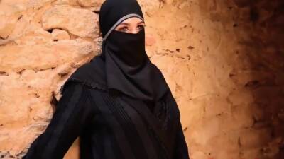 Arab Very Hot Hijab Girl Smoking - India on freefilmz.com