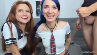 2 Girls Gives A Handjob And Blowjob During A College Fuck Fest Party on freefilmz.com