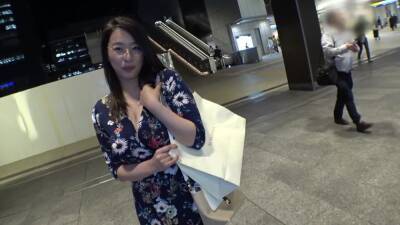 She came in clothes with full cleavage - Japan on freefilmz.com