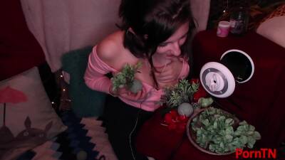 Aftynrose Asmr - Making A Mistletoe And Kissing Underneath It on freefilmz.com