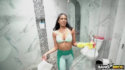 HD POV video of Maya Farrell with trimmed pussy having sex on freefilmz.com