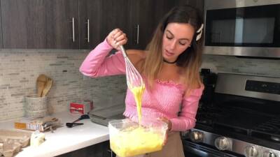 Miss Bell Asmr - Baking A Cake - 10 May 2021 on freefilmz.com