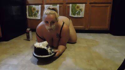 BBW messy cake stuffing on freefilmz.com