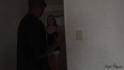 Amateur interracial in the hotel room - cumshot on freefilmz.com