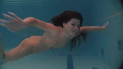 Babes swim and get naked underwater - Big ass - Russia on freefilmz.com