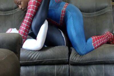 Spidey Man Pounds Gwen Gwen Pussy On Living Room Couch 14 Min With Gwen Stacy on freefilmz.com