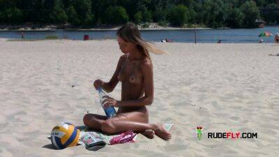 Voyeur catches multiple young nudist babes on a hidden camera on freefilmz.com