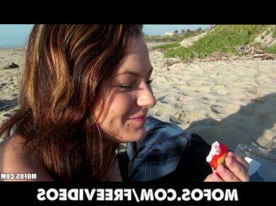 Beautiful brunette amateur sucks and fucks at the beach on freefilmz.com