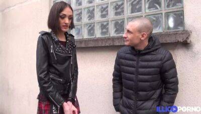 Petite punk Marie gives her ass for the camera - France on freefilmz.com