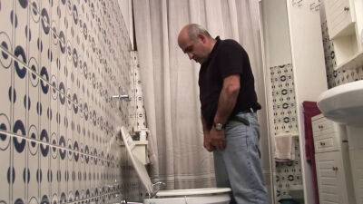 My Stepdaughter in the shower is hot! on freefilmz.com