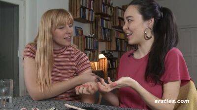 Amateur Lesbian Babes Play With the Magic Wand - Lesbian porn interview on freefilmz.com