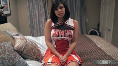 Cheerleader filmed smashing a lot of inches in her tiny holes on freefilmz.com