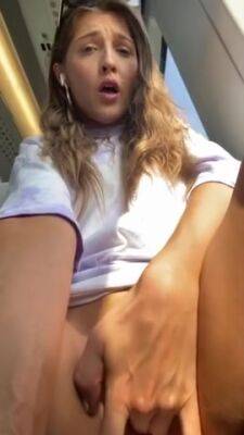 Thot Plays With Herself On Bus on freefilmz.com