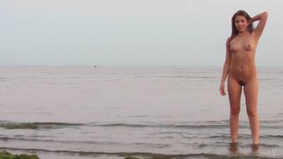 Posing Nude At Sea For The Amateur Camera - Foxy Salt on freefilmz.com