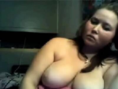Chubby chick showing her tits on webcam on freefilmz.com