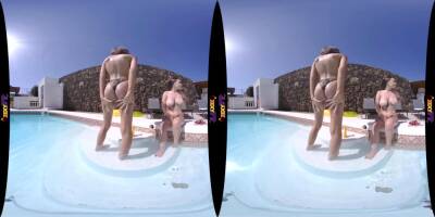 Wet Jo & Tia - Afternoon Sun Outdoors in Pool - Virtual reality POV on freefilmz.com