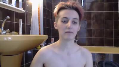 Cam Model - Showering Live on freefilmz.com