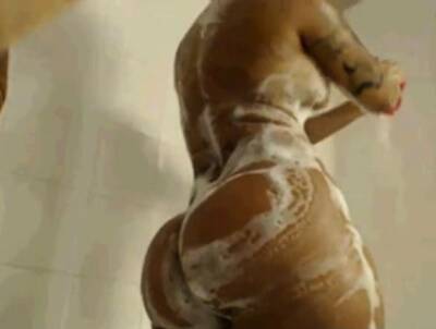 Big Booty Girl In The Shower on freefilmz.com