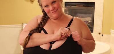 Webcam Blonde MILF With Big Boobs Playing Cam Free Porn on freefilmz.com