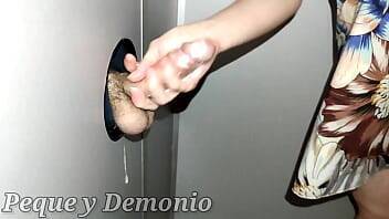 WALKING 4 UNKNOWN COCKS IN A GLORYHOLE. Www.pequeydemonio.com on freefilmz.com