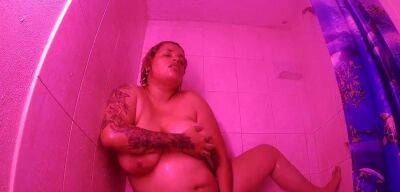 Ebony Bbw Dildoing In The Shower on freefilmz.com