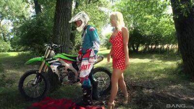 Biker offers this sexy ass blonde the fuck of her life on freefilmz.com