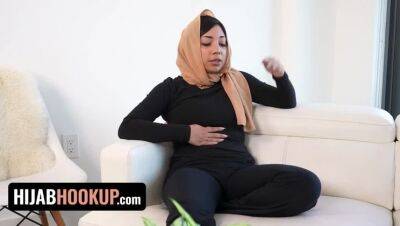 Hijab Hookup - Muslim Babe Doing Fasting Eats Big Juicy Cock To Sustain Her Physical Hunger on freefilmz.com