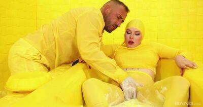 Yellow kinks in smashing latex fetish for a pretty slutty MILF on freefilmz.com