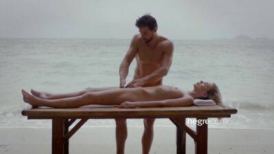 Intense Gushing Orgasm Massage on freefilmz.com