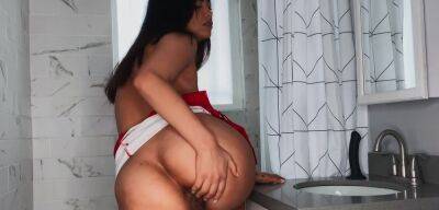 Huge Butt And Long Haired Hourglass Body Latina Teen Masturbates For You! on freefilmz.com