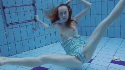 Super Hot Underwater Hairy Babe 5 Min With Anna Netrebko - Russia on freefilmz.com