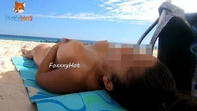 Flashing a little on the beach, showing my ass in a thong and my tits in the air on freefilmz.com