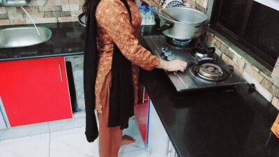 Desi Housewife Fucked Roughly In Kitchen While She Is Cooking With Hindi Audio - Pakistan on freefilmz.com