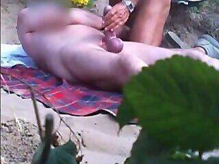 Fingering a stranger in the dunes on freefilmz.com