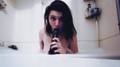 Sucking And Gagging On A Big Dildo In The Bathtub on freefilmz.com