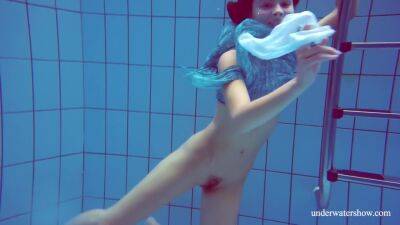 Sexy Tight Teen Marusia Swims Naked Underwater on freefilmz.com