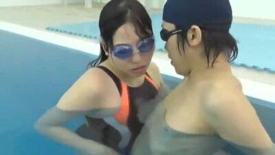 Sex in the pool - Japan on freefilmz.com